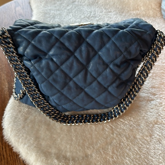 Chanel quilted hobo shoulder bag - Picture 6 of 14